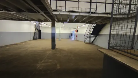 Industrial-warehouse-To-Let-in-Benrose (6)